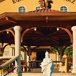 Otel Egri Korona Borhaz Es Wellness *