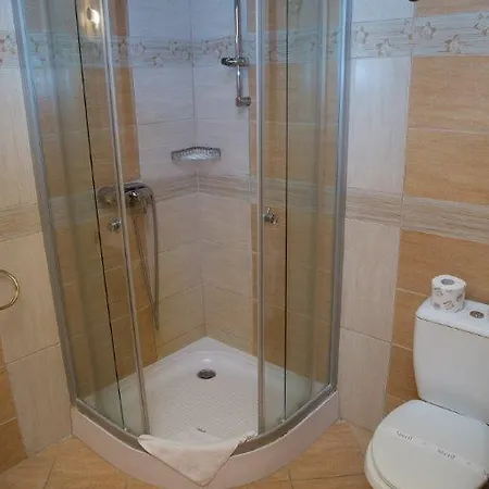 Egri Korona Borhaz Es Wellness فندق *